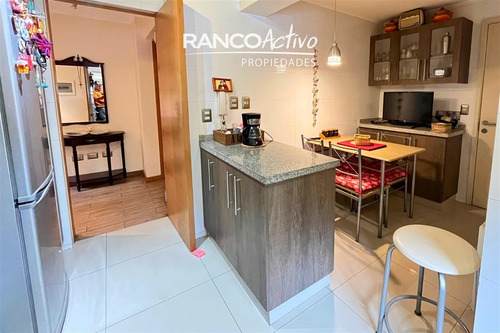 Casa En Venta En Los Arrayanes, Isla Teja Sur, 3 Niveles