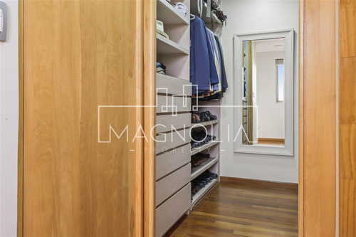Casa En Arriendo De 6 Dorm. En Las Condes