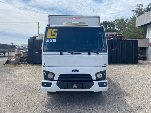 Ford Cargo 816 2015 3/4 Baú
