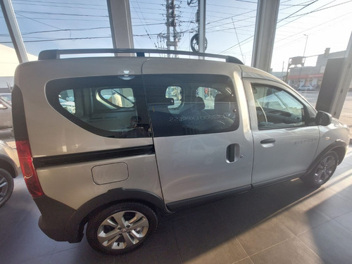 Imagen 11 de 18 de Renault Kangoo Stepway 1.6