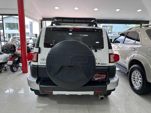 Imagen 3 de 12 de Toyota Fj .