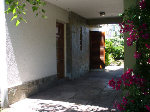 Alquiler Casa 3 Amb - Cochera/parrilla/jardin - Av 4 Y 136