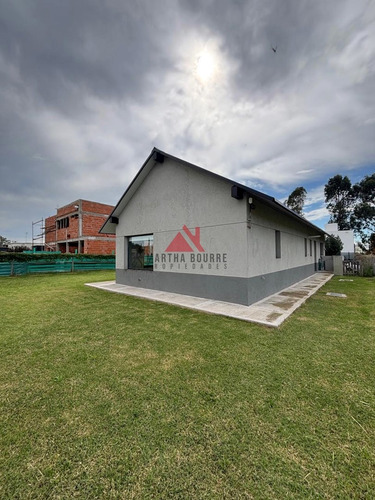 Casa En Venta En Santo Tomas, Pilar, G.b.a. Zona Norte