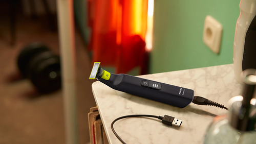 Afeitadora Philips Oneblade Pro Qp6532 Recorta Modela Afeita Color Negro