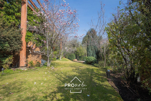 Exclusivo Condominio De 3 Town Houses De Lujo Con Piscina