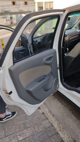 Imagem 7 de 9 de Fiat Grand Siena 2015 1.6 16v Essence Flex Dualogic 4p