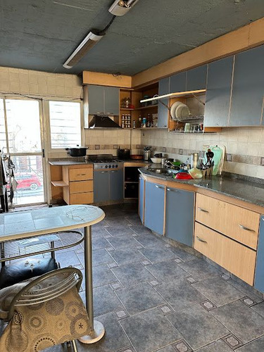 Casa En Venta De 7 Dormitorios C/ Cochera En Floresta