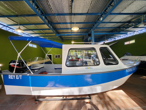 Tracker Cabinado Cuddy 530