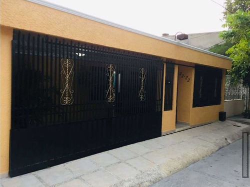 Venta Casa Con Garaje En Barrio Las Vegas, Av Del Río 