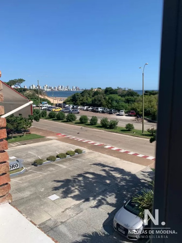 Apartamento En Venta En Mansa, Primera Linea Con Vista Mar. Reciclado 