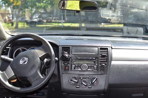 Tiida Nissan 2010 Visia 1.8