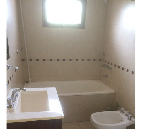 Imagen 7 de 15 de Casa 4 Ambientes En Campos 1800 Banfield