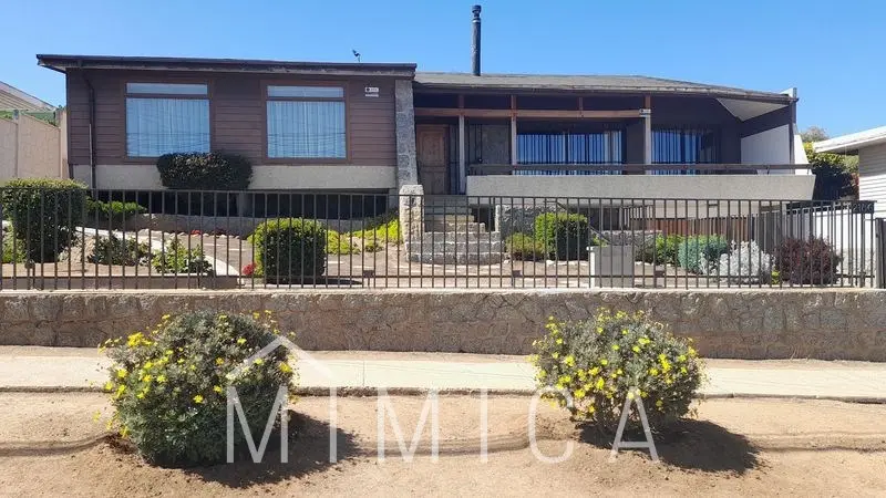 Imagen 1 de 13 de Casa En Venta De 4 Dorm. En Algarrobo