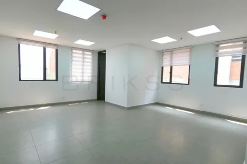 Oficina En Arriendo En Chico Norte. Cod A6556