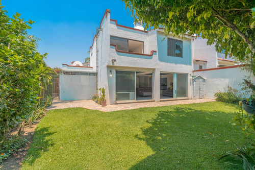 Casa En Venta En La Cañada Con Jardín Privado En Lomas De Atzingo Cuernavaca Morelos
