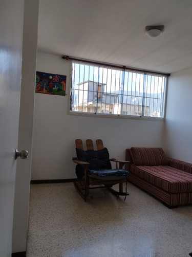 Penthouse En Av. Roosevelt, Urb. Los Rosales, Caracas, Distr