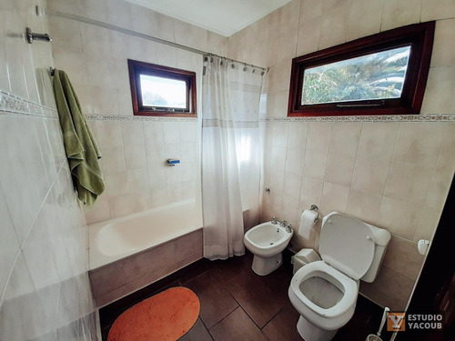 Casa Venta 3 Dormitorios 2 Baños 1 Cochera 1 Quincho 270 Mts 2 Totales - La Plata