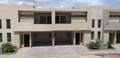 Imagen 2 de 13 de Town House En Venta Costanera Village Nva Barcelona
