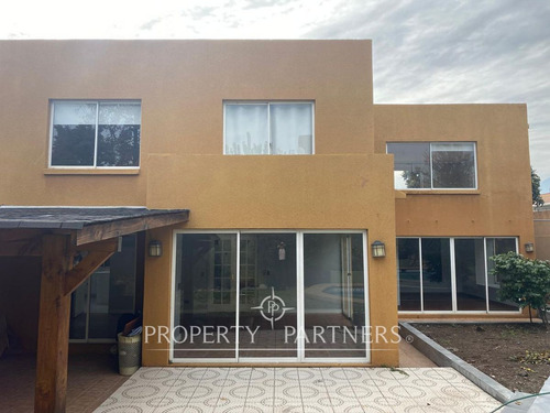 Arriendo Amplia Casa Familiar En Microbarrio Con P...