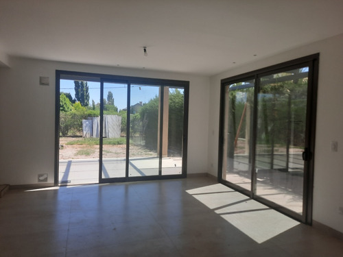 Casa En Venta En Chacras De Coria