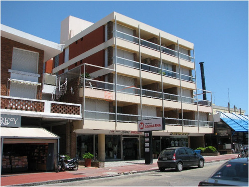 Alquiler De Apartamento Temporal En Punta Del Este, Península, 2 Dorm