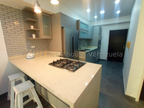 Se Vende Apartamento En La Trigaleña Valencia, Edificio Imponente De Data Reciente Con Una Gran Vista De La Ciudad, Queda Amoblado Listo Para Habitarlo. Dapo