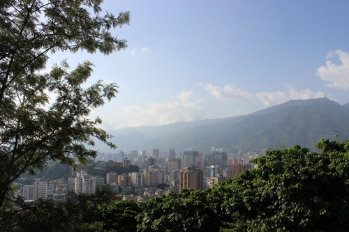 Pent House Con Terraza En Edificio Pequeño Ubicado En Colinas De Bello Monte Via Chulavista Las Mercedes
