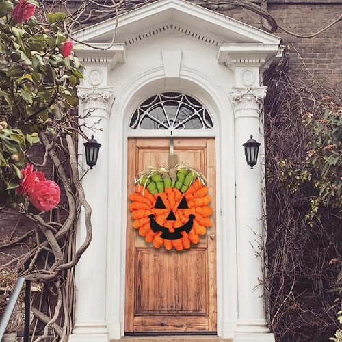A Corona De Calabaza For Colgar En La Puerta De Halloween
