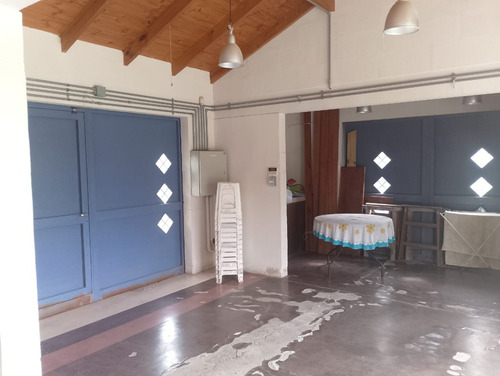 Casa Quinta En Dos Plantas Con Pileta Climatizada Y Riego Por Aspersión