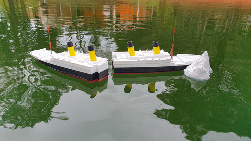 Titanic Juguete 50cm 2 Partes + 2 Iceberg (flota Vertical) Se Parte Al Medio
