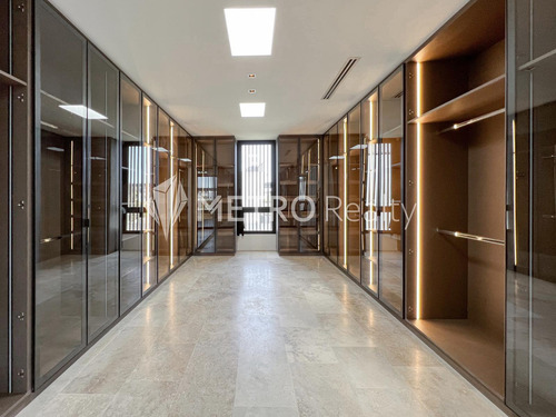Casa En Venta Con 4 Suites Y Amarra En El Yacht, Nordelta