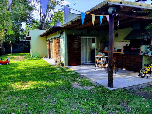 Moderna Propiedad De 3 Ambientes En Villa Udaondo Con Espacioso Parque