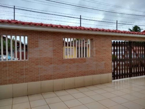 Imagem 1 de 13 de Linda Casa Localizada À 450m Do Mar, Com Churrasqueira E Área De Lazer Em Itanhaém, Litoral Sul De Sp.