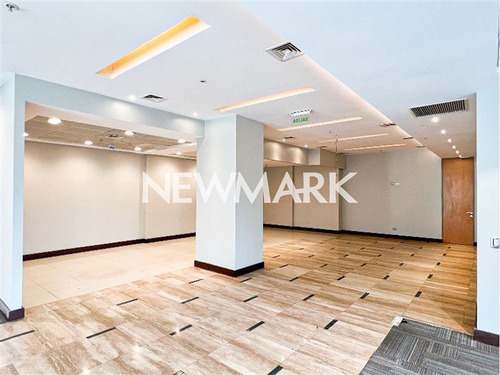 Impecable Y Amplio Local Comercial En Las Condes