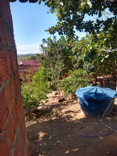 Uma Chácara Com Três Quartos Um Banheiro Sala Cozinha