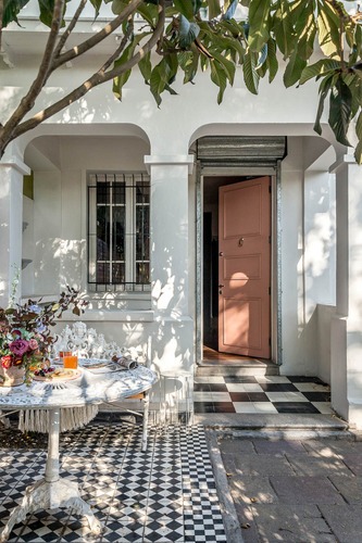 Casona Clásica Remodelada Con Amplio Estudio Y Espacios