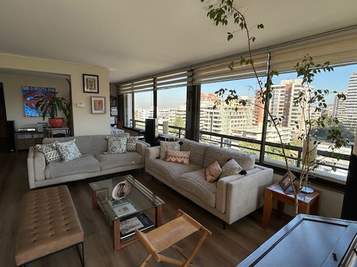Departamento Ubicado En Av. Cristóbal Colon