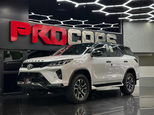 Toyota Fortuner Legender