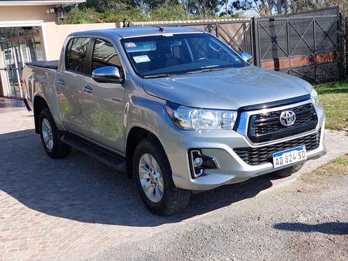 Imagen 5 de 11 de Toyota Hilux 2019 2.8 Cd Srv 177cv 4x2