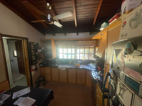 Venta De Casa 4 Amb, 2 Cocheras, En Caseros, Lado Norte