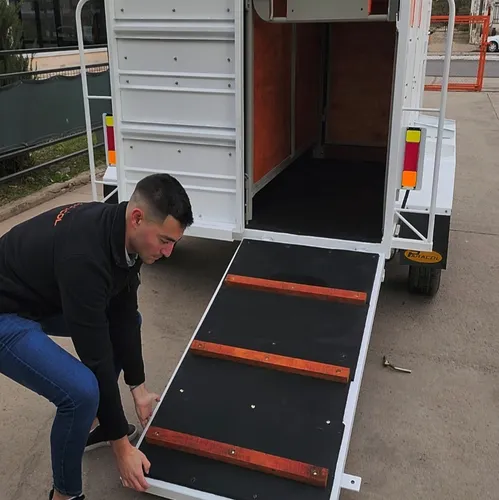 Acoplado Trailer Cerrado Full 2 Caballos Cigueña Piso Goma