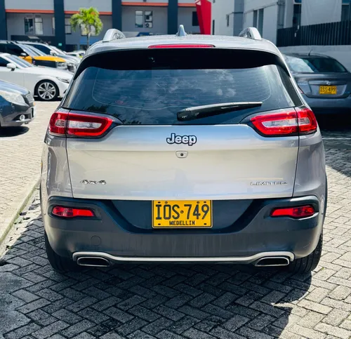 Jeep Cherokee 3.2 Longitude Plus