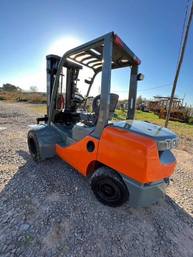 Imagen 8 de 15 de Autoelevador Toyota 3500kg Ruedas Dual Torre Triple C/desp