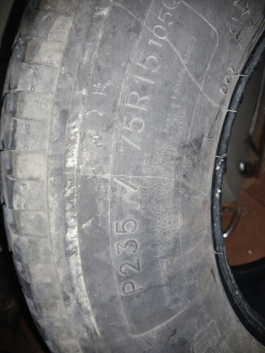 Caucho 235 75 R15 (Usado)