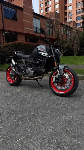 Ducati Monster 937