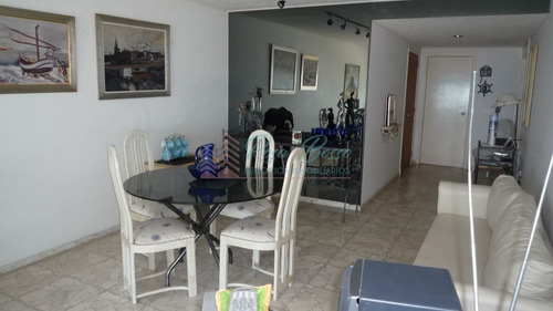 Apartamento En Mansa, 2 Dormitorios *- Ref: 859