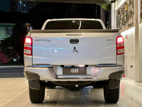 Imagem 12 de 14 de L200 Triton 2.4 Diesel 4x4 Automatica 2019 89.000km Unico Do