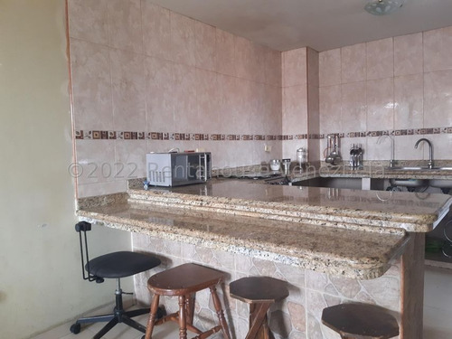 Apartamento En Venta En San Jacinto Maracay Aragua 23-878 Irrr