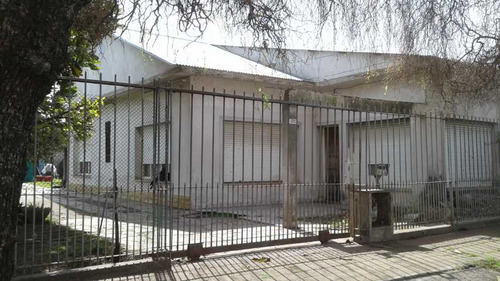 Chalet En Venta En Castelar Sur