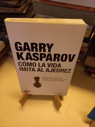 Livro Cómo La Vida Imita Al Ajedrez de Garry Kasparov (Espanhol)